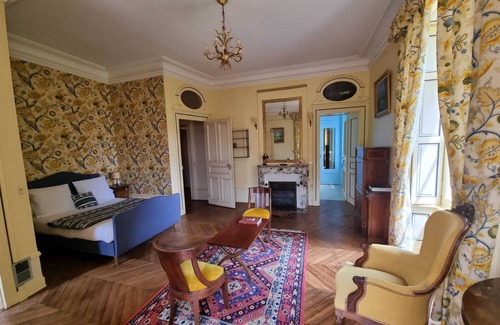 Couches Casa | Montpatey Castle
