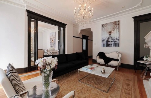Little Italy Casa | Montréal Spacious Elegant 4BR Villa House Comfy 4 Family & Groups