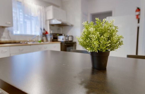 Lachine Apartamento | Montreal Monthly Stay WIFI Parking Park Airport baby Friendly