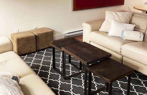 Saint-Laurent Casa | Montreal- Saint-Laurent Private Rental fits 6PPL