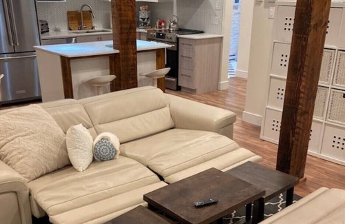 Saint-Laurent Casa | Montreal- Saint-Laurent Private Rental fits 6PPL