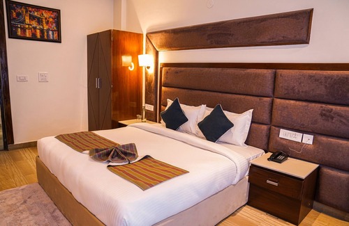 Dharampur Hotel | Montrose 11 Boutique