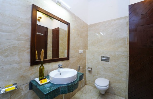 Dharampur Hotel | Montrose 11 Boutique