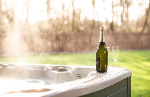 Ascog Chalet De Esquí | Montrose Lodge with private hot tub and sauna