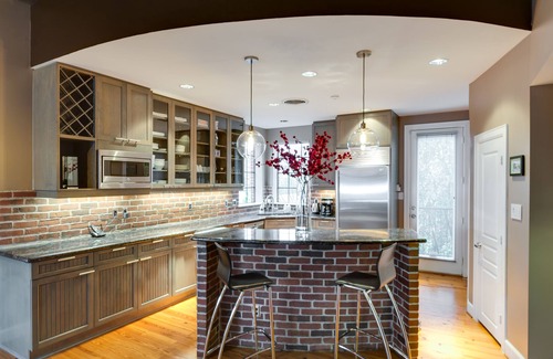 Montrose Casa | Montrose NY Style Brick Home con un elevador y una cocina de chef