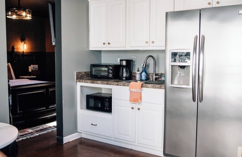 East Memphis Apartamento | Cómodo y cercano estudio apt. con entrada privada y cama / baño / cocina