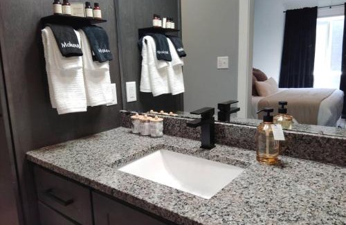 Chesterton Casa | Moody Modern Dunes Hot Tub Beach and Trails