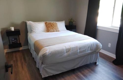 Chesterton Casa | Moody Modern Dunes Hot Tub Beach and Trails