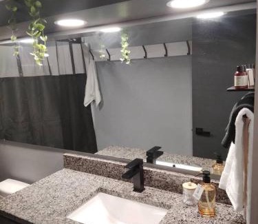 Chesterton Casa | Moody Modern Dunes Hot Tub Beach and Trails