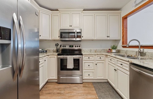 Terry Sanford Casa | Moodyjoy Townhouse – Close to Everything!