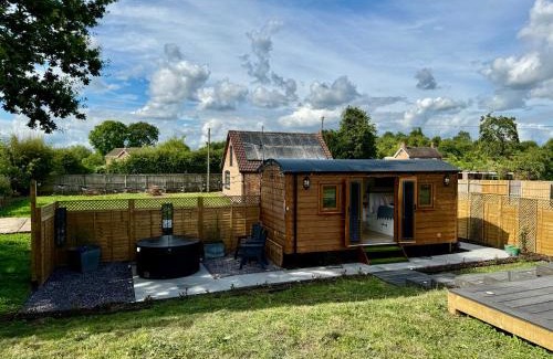 Blaisdon Casa | Mooffitch Riverview Hut