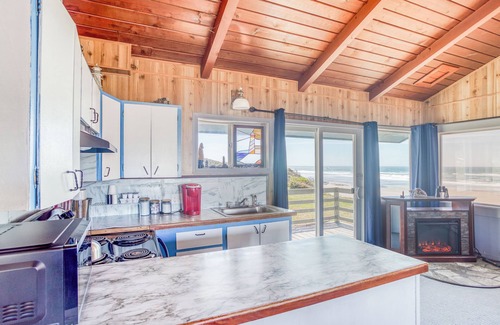Newport Hotel | Moolack Shores Inn