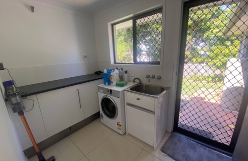 Mooloolaba Casa | Mooloolaba - Single storey house, 11 minute walk to the patrolled swimming beach