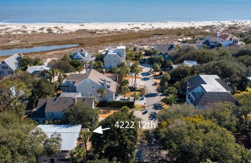 East Beach Casa | Moon Cottage - 4222 Twelfth St