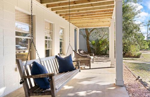 East Beach Casa | Moon Cottage - 4222 Twelfth St