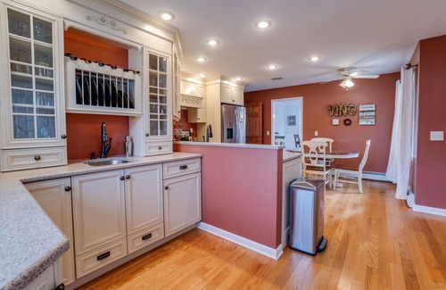 Dresden Casa | ¡NUEVO LISTADO! Moondance on Seneca Lake, hermosa casa frente al lago
