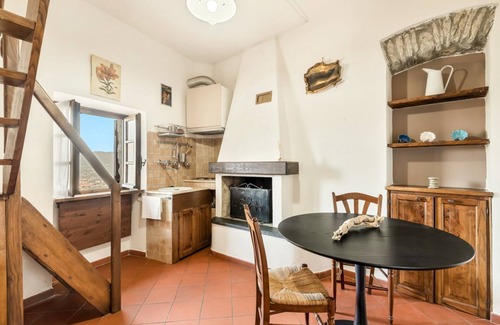 Vezzano Ligure Casa | Moon in the Castle, Sea Lands