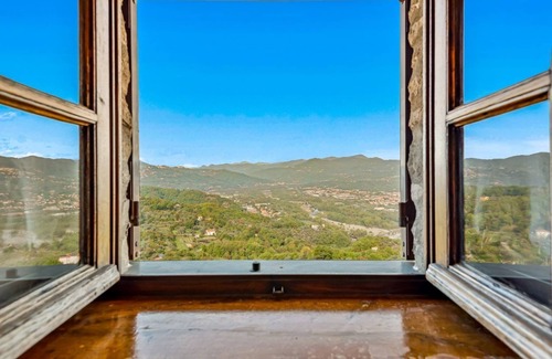 Vezzano Ligure Casa | Moon in the Castle, Sea Lands