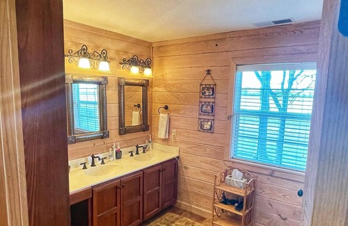 Dundee Casa | Moon Lake Escape on the water & near Clarksdale, MS & Helena, AR