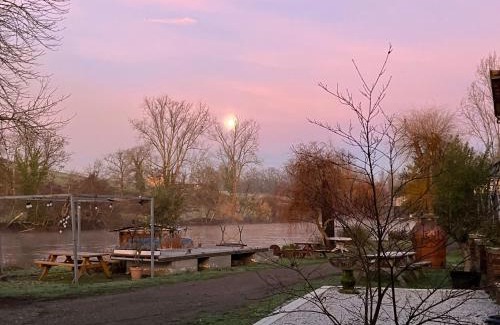 Saint-Junien Cama Y Desayuno | moon river chambre d'hote