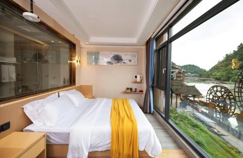 Fenghuang Casa | Moon River View Hotel