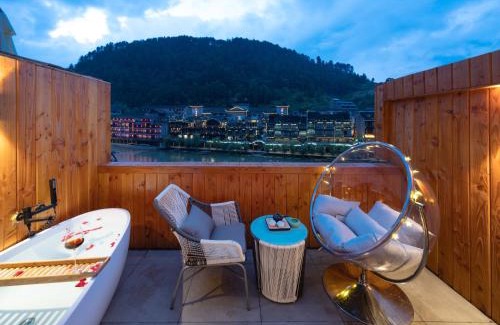 Fenghuang Casa | Moon River View Hotel