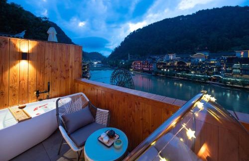 Fenghuang Casa | Moon River View Hotel