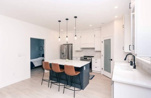 Lower Vaughan Casa | Moon Shadow Modern Lakehouse