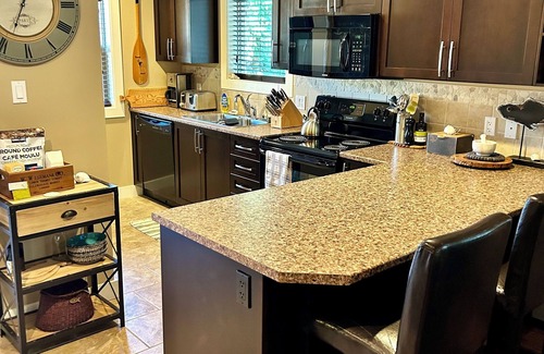 Regional District of Nanaimo Cabaña | Moon shell Cottage-a relaxing cozy retreat for all seasons.