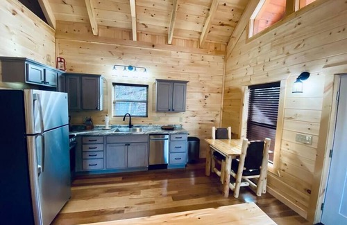 Rogers Cabina | Moonbow Cabin-RRG hot tub-new build