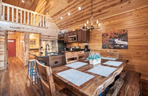 White Oak Lodge Casa | Moondance Cabin-Enjoy Your Journey To The Smokies!