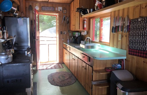 Minden Hills Cabaña | MOONDOG RETREAT: Tranquil Lakefront Cottage