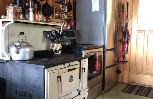 Minden Hills Cabaña | MOONDOG RETREAT: Tranquil Lakefront Cottage