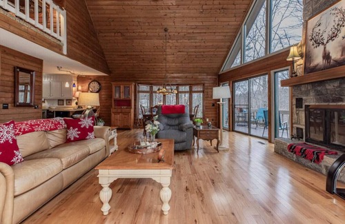 Deep Gap Cabina | Moondust Lodge - Sleeps 8 - Wrap Around Porch - Community Pool