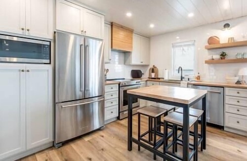 Alexandria Casa | Moonglade House on Lake Carlos