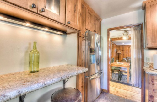 Kings Beach Cabina | Moonlight Cove w/ Grill Tahoe Beach Next Door!