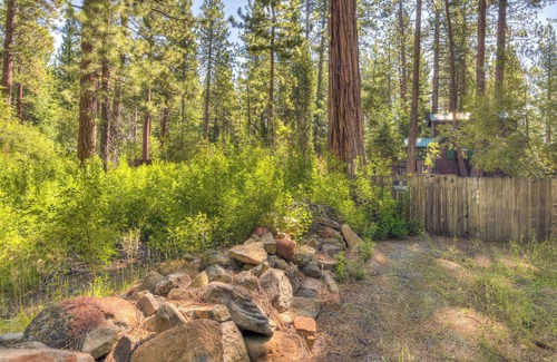 Kings Beach Cabina | Moonlight Cove w/ Grill Tahoe Beach Next Door!