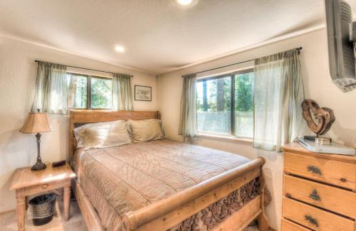 Kings Beach Casa | Moonlight Cove w Grill Tahoe Beach Next Door