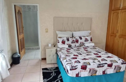 Benoni Casa | Moonlight Guest House Crystal Park