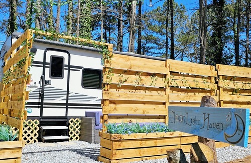 Riverdale Casa | Moonlight Haven-Tinytown Village ATL /Cozy Glamper-fire pit, hammock and games