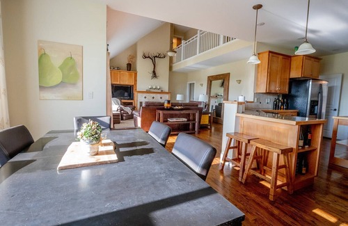 Walla Walla Casa | Moonlight Manor - beautiful home on 2.3 acres with vineyard view & private pool.