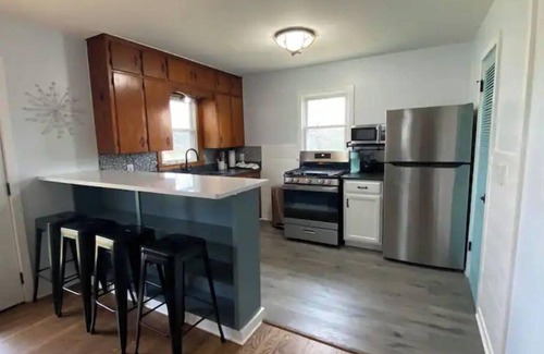 Springdale Casa | Moonlight on the White- Fayetteville river cabin