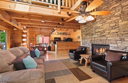 Sevierville Cabina | Moonlight Pines Lodge- 4bdrm, Pool Table, Mountain View