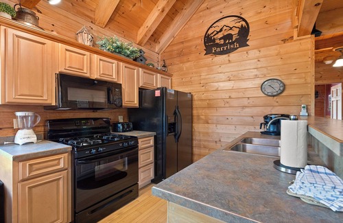 Sevierville Cabina | Moonlight Pines Lodge- 4bdrm, Pool Table, Mountain View