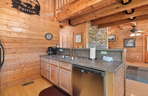 Sevierville Cabina | Moonlight Pines Lodge- 4bdrm, Pool Table, Mountain View