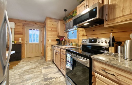 Sylva Cabina | Moonlight Ridge - a wonderful little log cabin on 4 wooded acres