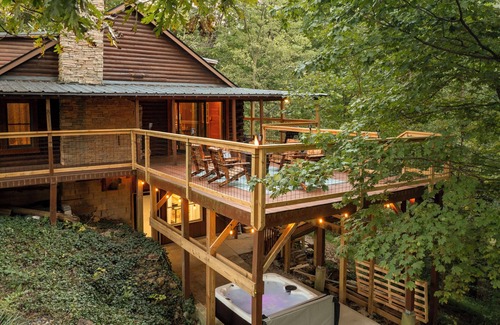 Brooks Casa | Moonlight Ridge Cabin Retreat in Shepherdsville