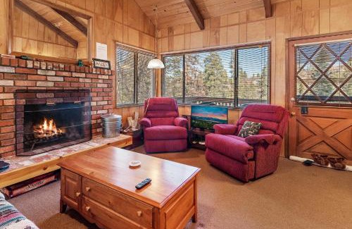 Upper Moonridge Casa | Moonlight Ridge -Classic Moonridge cabin with lots of old mountain charm!