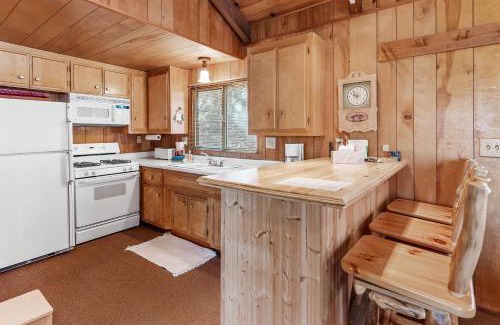 Upper Moonridge Casa | Moonlight Ridge -Classic Moonridge cabin with lots of old mountain charm!