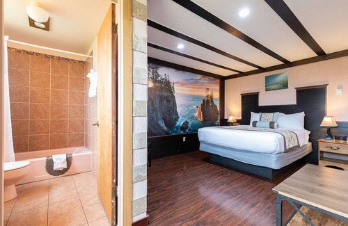 Ocean Shores Hotel | Moonlight Trail - King Studio Room at Wanderlust Inn, Pet Friendly